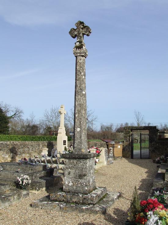 Lugaignac, la croix du cimetière.