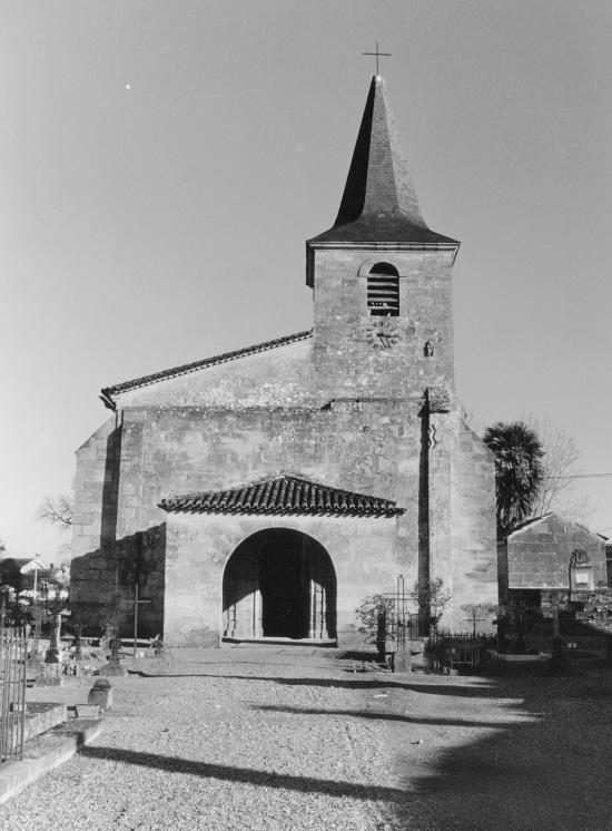 Saint-Pey-d'Armens, l'église.